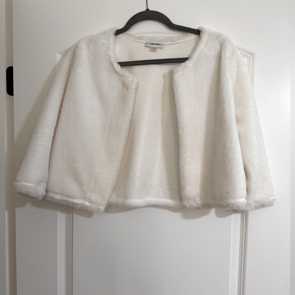 Calvin Klein - White Faux Fur Shrug - Large